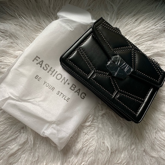 Crossbody Chain Black Purse / Messenger Bag - Picture 13 of 14